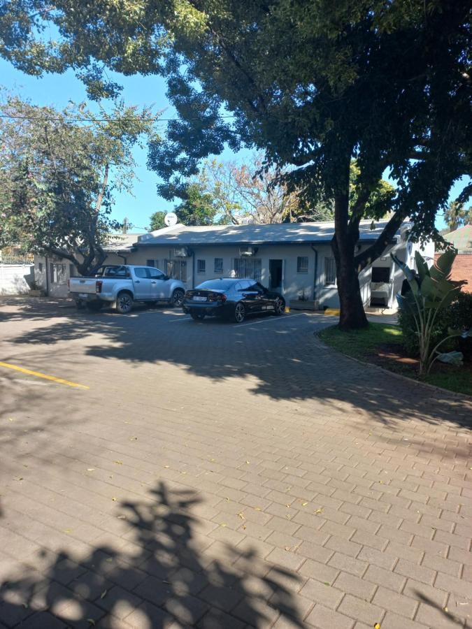 Triple9 Hatfield Guesthouse Претория Экстерьер фото