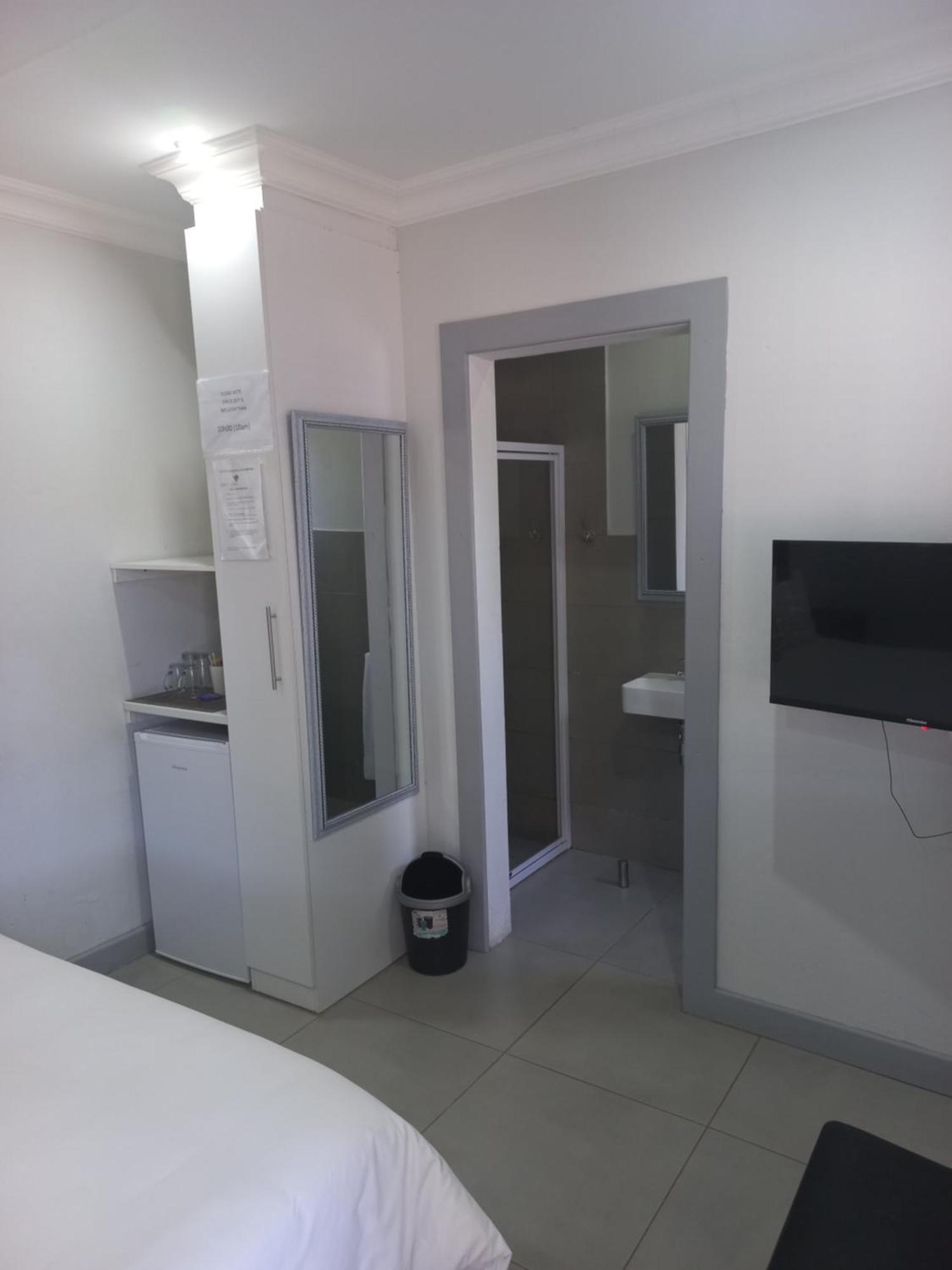 Triple9 Hatfield Guesthouse Претория Номер фото